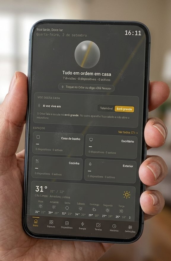 Definição da voz da casa no telemóvel, com a escolha entre telemóvel e ecrã grande e a indicação de que o aparelho onde a voz não vive fica calado.